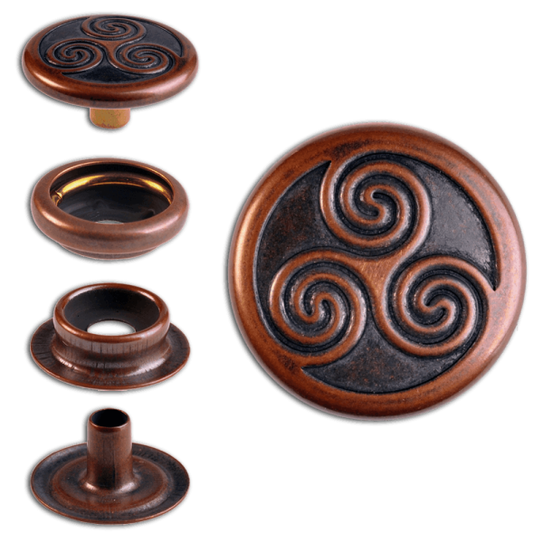 Ringfeder-Druckknöpfe “F3” 17mm Keltische Triskele aus Messing (nickel frei), Finish: kupfer-antik